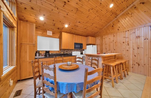 Hawks House | Secluded Lakefront Homes! Sleeps12 w/amazing views