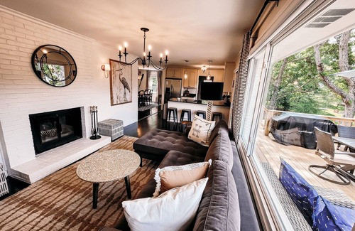 Bowling Green House | Secluded lakefront cottage on Lake Wylie in Charlotte, NC
