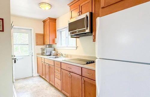 Southold Cottage | Secluded Lakefront Cottage Near Town Beaches and North Fork Wineries