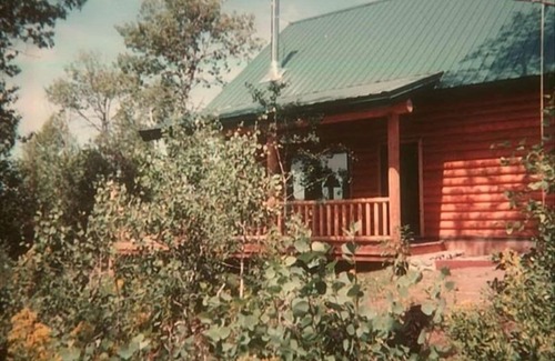 Ashton Cabin | Secluded Lakefront Log Cabin, Wildlife and Fishing Paradise, Pet Friendly