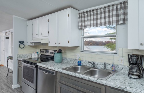 Pikeville House | Secluded Lakefront Retreat: Fishing/Kayak/Paddleboard/Pets are Welcome