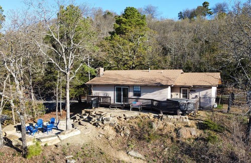 Crowder Cottage | Secluded Lakehouse Right on Lake Eufaula!