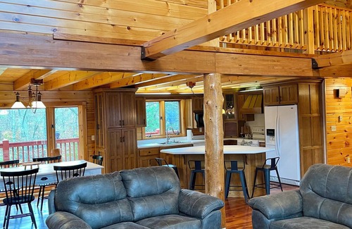 Cub Run Cabin | Secluded lakeside retreat with lake view and hot tub. Close to Mammoth Cave.