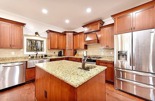 Willard House | Secluded Lodge 8acres Hot Tub, Pingpong pedalboat!