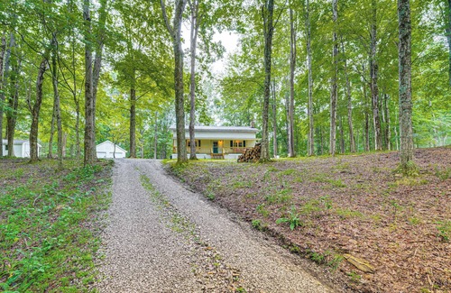 Walkersville Cabin | Secluded Lodge Stay: Day Trip to Audra State Park!