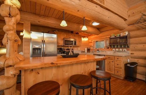 Nikolaevsk House | Secluded Log Home Close to Town Right on Ocean