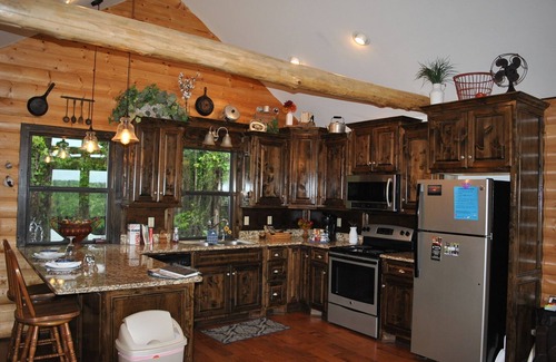 Octavia Cabin | Secluded, luxurious cabin perched above Eagle Fork Creek with sunrise views.