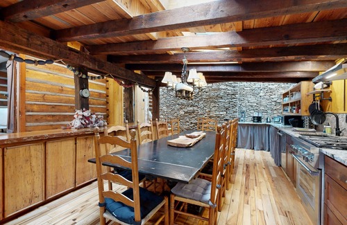 Canton Hotel | Secluded luxury cabins with water views, game table, wood stove & outdoor dining