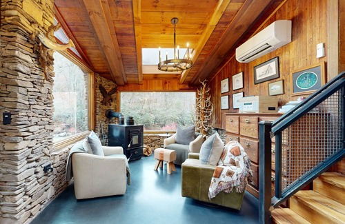 Canton Hotel | Secluded luxury cabins with water views, game table, wood stove & outdoor dining