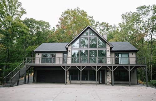 Skyland House | Secluded Luxury Mountain Retreat House .