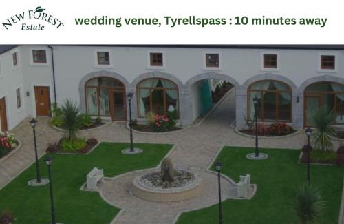Castletown-Geoghegan Apartment | Secluded Modern Guest House