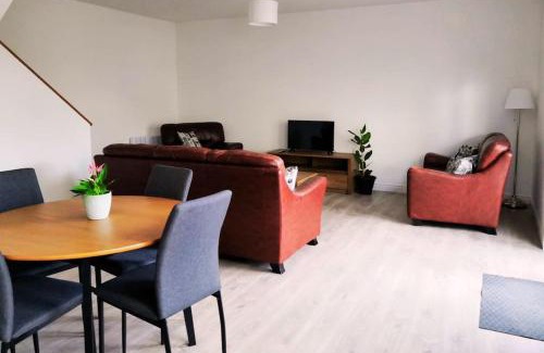 Castletown-Geoghegan Apartment | Secluded Modern Guest House