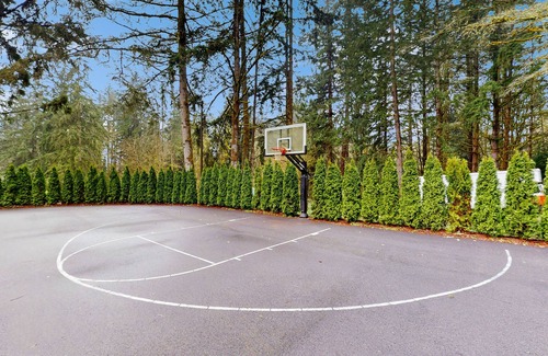 Maltby House | Secluded Modern Escape in Snohomish with Private Sport Court