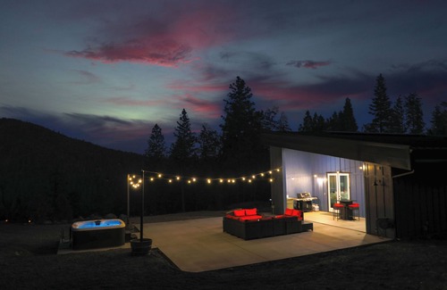 Twain Harte House | Secluded Mountain Home on 7 acres with Hot Tub! Near downtown TH!