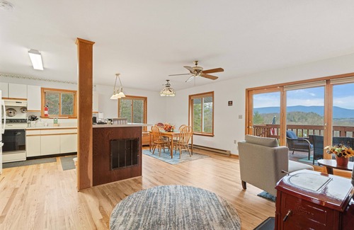 Rileyville House | Secluded Mountain Retreat with Stunning Views, Hot Tub, Wifi and more