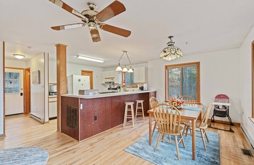 Rileyville House | Secluded Mountain Retreat with Stunning Views, Hot Tub, Wifi and more