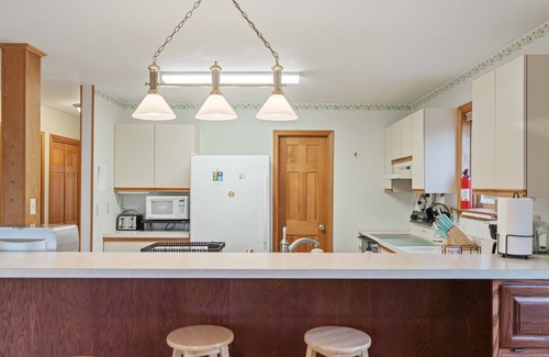 Rileyville House | Secluded Mountain Retreat with Stunning Views, Hot Tub, Wifi and more