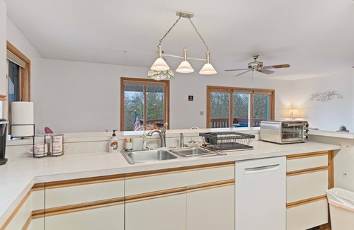 Rileyville House | Secluded Mountain Retreat with Stunning Views, Hot Tub, Wifi and more