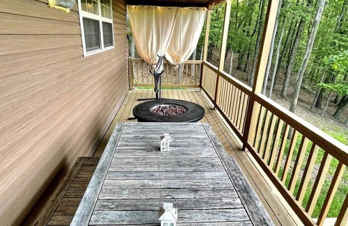 Points Cabin | Secluded Mountain Top Cabin with Hot tub & Pool Table!
