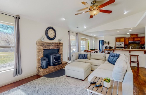 Oakhurst House | Secluded mountain-view home with large backyard, private pool, grill, & foosball