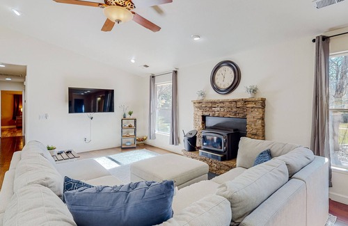 Oakhurst House | Secluded mountain-view home with large backyard, private pool, grill, & foosball