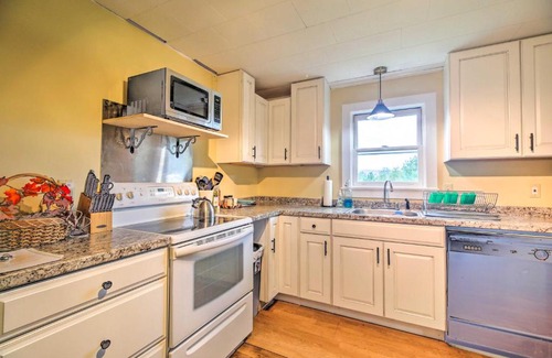 Morrisville House | Secluded Mountainside Home about 13 Mi to Skiing!