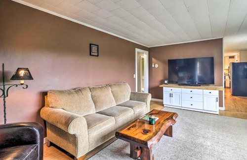 Morrisville House | Secluded Mountainside Home about 13 Mi to Skiing!