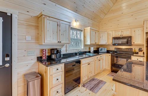 Unaka Cabin | Secluded Murphy Cabin Rental w/Deck & Fire Pit!