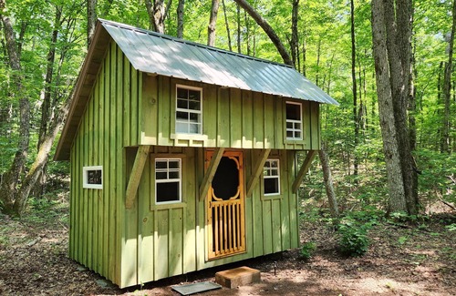 Clear Lake Cabin | Secluded Muskoka Glamping Cabin with Private Lake & Trails