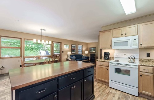 Berkeley Springs Cabin | Secluded Oasis w Hot Tub, Screened-in Porch, WiFi!