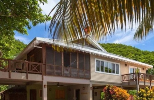 Camp Bay Villa | Secluded Oceanfront 4BR Luxury Villa - Fully Staffed on Camp Bay Beach, Roatan