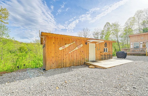 Livingston Cabin | Secluded on 10 Acres: Livingston Getaway w/Sauna!