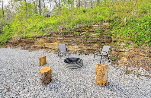 Livingston Cabin | Secluded on 10 Acres: Livingston Getaway w/Sauna!