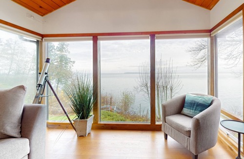 Blaine Cabin | Secluded, peaceful waterfront cabin with furnished patio & full kitchen