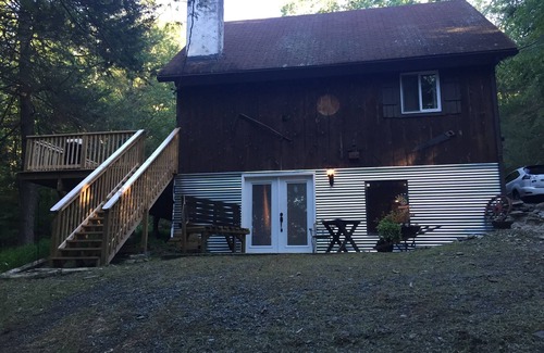 East Stroudsburg House | Secluded Pocono lodge, perfect for a weekend getaway with friends or family