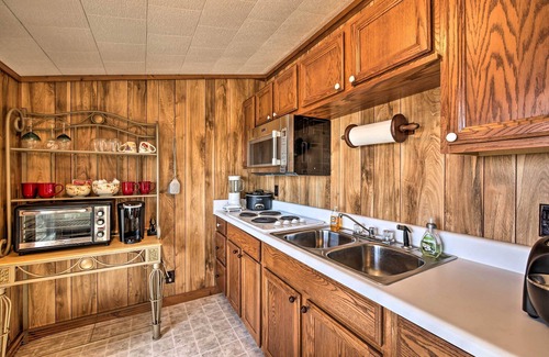 Cloudland Cabin | Secluded Ridgetop Hideaway w/Valley Views!