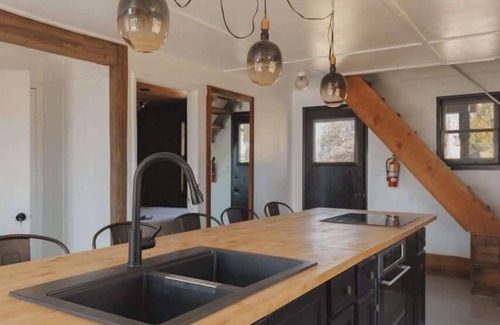 Dunlap Cabin | Secluded rustic 3-bedroom cabin on private land