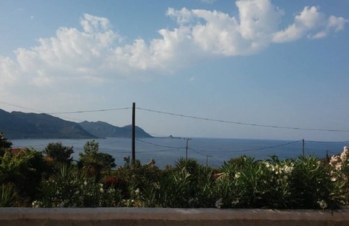 Voia House | Secluded Seaview Greek House, Walking distance to Beaches. Perfect for Families