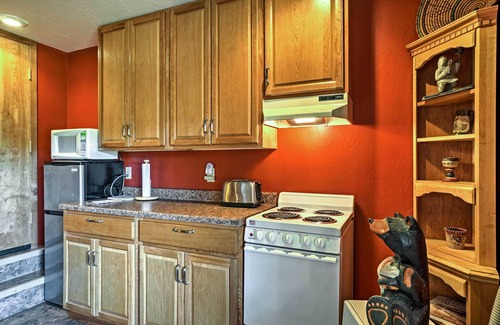 Seldovia Apartment | Secluded Seldovia Studio w/Lake & Mtn Views!