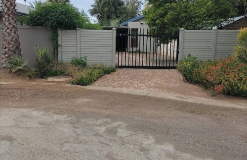 Oudtshoorn Cottage | Secluded Self Gatering Garden Cottage with own private entrance and yard