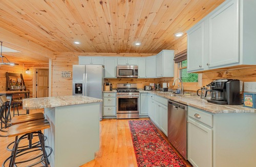 Luray House | Secluded Shenandoah Hideaway