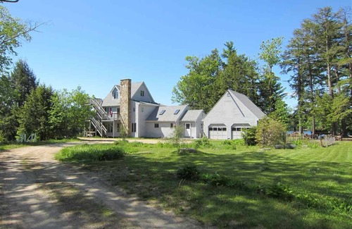Rindge House | Secluded, Stunning Lakefront Home