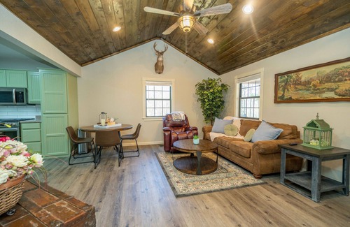 Cookson Cabin | Secluded Tenkiller Cabin close to all Marinas! Less than 5 Minutes from Marinas!