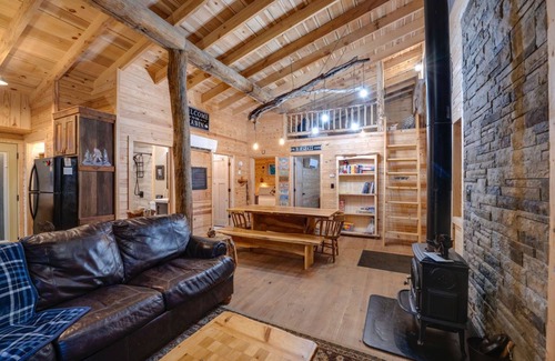 Irvine Cabin | Secluded & Tranquil Cabin ~ Near Red River Gorge