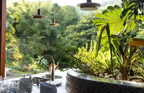 Saint David's House | Secluded Tropical Bungalow