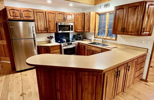 Tustin Cabin | Secluded Tustin Cabin with Fire Pit and Hiking Trails