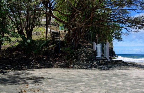 St. Patrick House | Secluded villa overlooking black sand beach