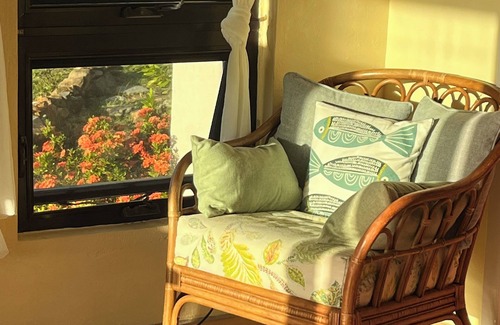 Estate Mandal Villa | Secluded Villa w/Pool, Ocean Views! Great Snorkeling! Solar back-up added 12/24