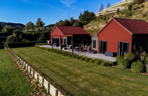 Eskdale Villa | Secluded Vineyard Villa, one of nBookabach’s 2025 Holiday Homes of the Year