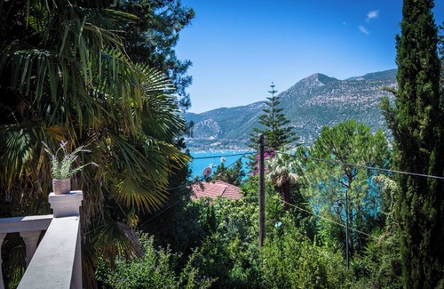 Geni Villa | Secluded Waterfront Villa with Private jetty - 3/4 bedrooms & private pool